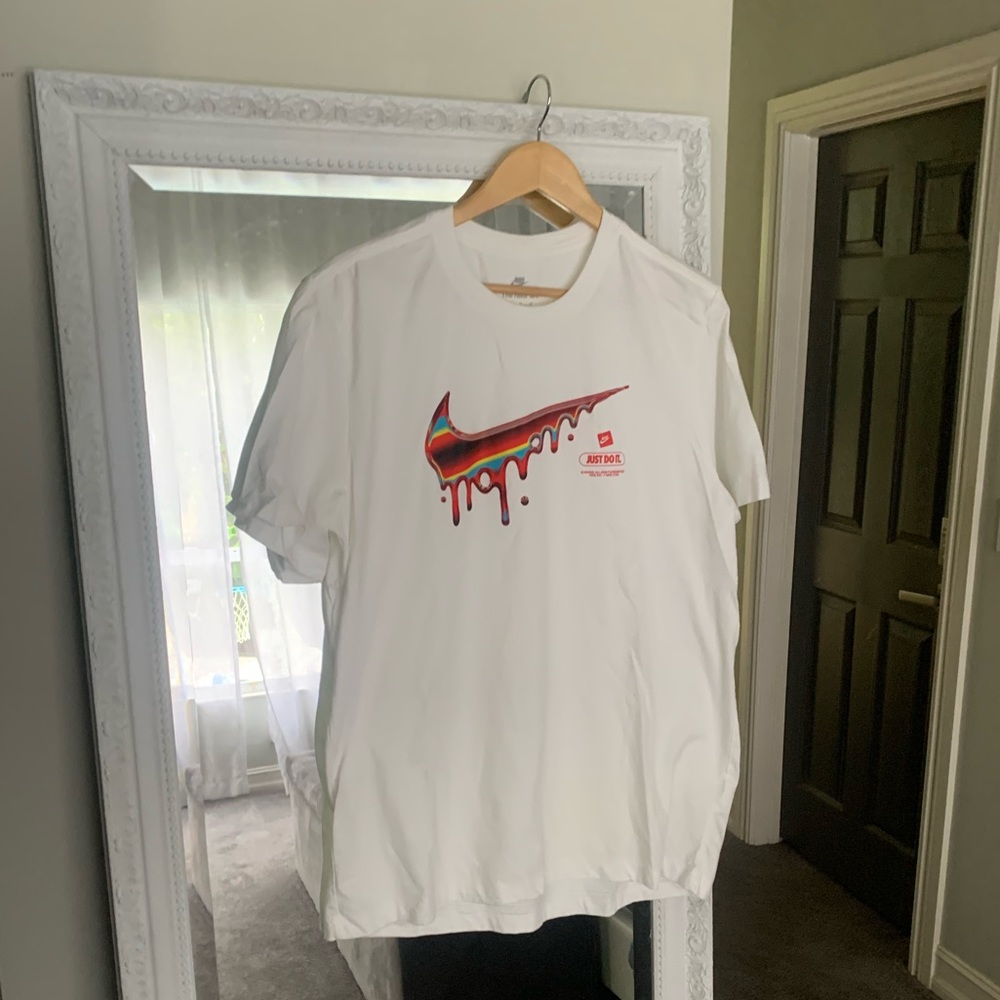 Swoosh Graphic Tee • Nike • White • XL